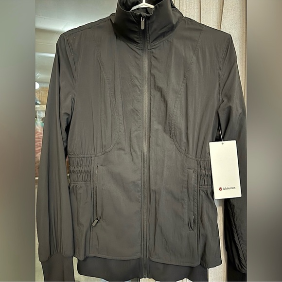 Lululemon Sights Seen Jacket. Black,Size 6 - Picture 5 of 5